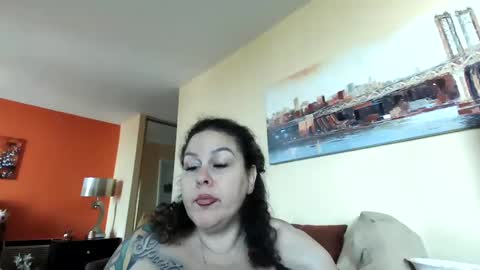 Snapshot of bigbreastsabrina chatting on September 9, 2025, 6:29 pm BIG BREAST SABRINA online show from September 9, 2025, 6:29 pm