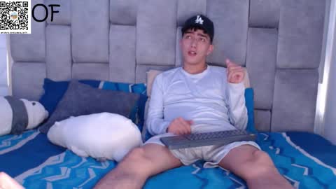 Snapshot of bigcock_couplexxx chatting on October 21, 2025, 3:29 am DAVID and JUAN online show from October 21, 2025, 3:29 am