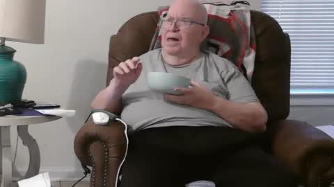 Snapshot of bigcraig123 chatting on October 4, 2025, 12:03 pm Craig online show from October 4, 2025, 12:03 pm