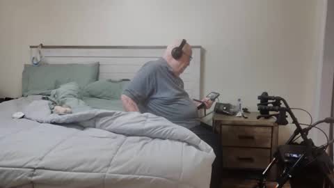 Snapshot of bigcraig123 chatting on December 15, 2025, 4:00 pm Craig online show from December 15, 2025, 4:00 pm