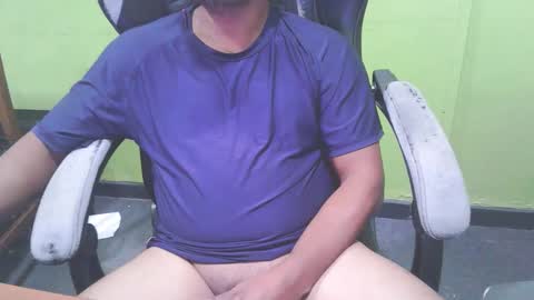 Snapshot of bigdickguyaux chatting on January 6, 2026, 5:49 pm bigdickguyaux online show from January 6, 2026, 5:49 pm