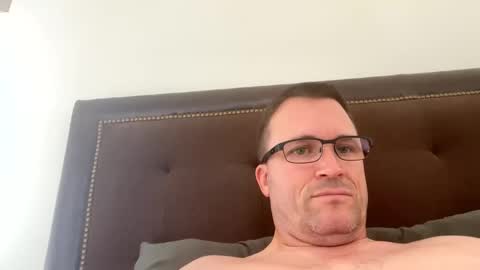 bigger22332233 online show from December 11, 2024, 6:42 pm