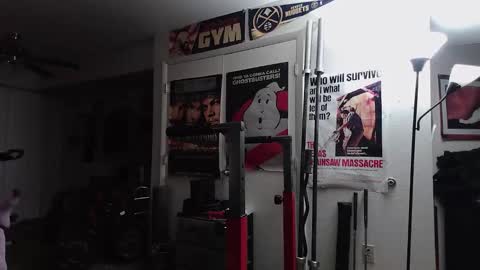 biggerisbetter21 online show from October 18, 2025, 8:15 am