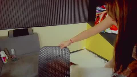 kiaaannaaaa online show from December 18, 2024, 6:57 pm