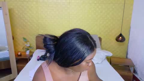 Snapshot of bigroundbooty_ chatting on February 28, 2026, 12:39 pm bigroundbooty_ online show from February 28, 2026, 12:39 pm