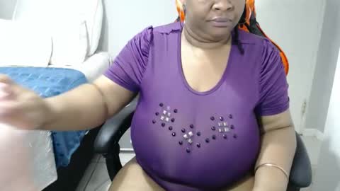 Snapshot of bigtitshornygirlxxx chatting on December 14, 2025, 7:18 pm Lona online show from December 14, 2025, 7:18 pm