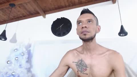 Snapshot of bigzehuz chatting on December 5, 2024, 8:33 pm andres online show from December 5, 2024, 8:33 pm