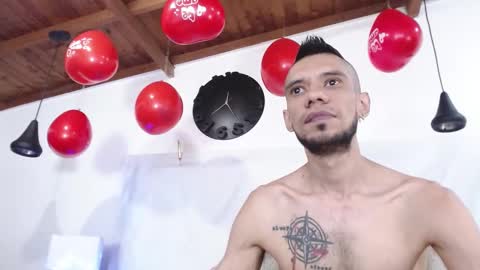 Snapshot of bigzehuz chatting on February 14, 2025, 9:43 pm andres online show from February 14, 2025, 9:43 pm