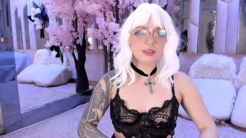 Snapshot of biizzy_noar chatting on November 4, 2025, 1:43 pm Biizzy online show from November 4, 2025, 1:43 pm