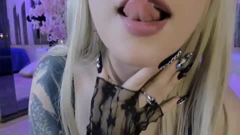 Snapshot of biizzy_noar chatting on November 11, 2025, 6:13 am Biizzy online show from November 11, 2025, 6:13 am