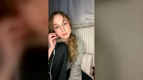 bimboiiii online show from March 24, 2026, 6:35 pm