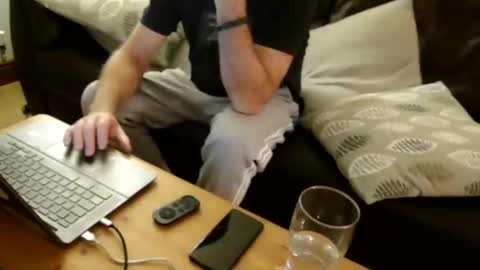 Snapshot of bindmedown chatting on October 9, 2025, 8:40 pm bindmedown online show from October 9, 2025, 8:40 pm