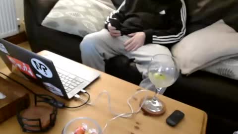 Snapshot of bindmedown chatting on February 5, 2026, 9:52 pm bindmedown online show from February 5, 2026, 9:52 pm