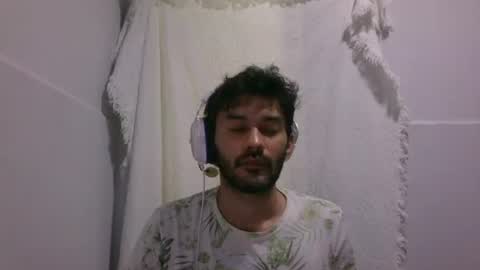 Snapshot of binhodm1 chatting on December 3, 2024, 7:54 am binhodm1 online show from December 3, 2024, 7:54 am