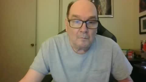 Snapshot of bink195234 chatting on December 4, 2025, 8:39 pm Bink195234 online show from December 4, 2025, 8:39 pm