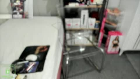 bisex woman online show from December 14, 2025, 6:23 pm