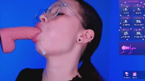 Snapshot of bitchpeace_ chatting on November 8, 2025, 5:23 pm Diana online show from November 8, 2025, 5:23 pm