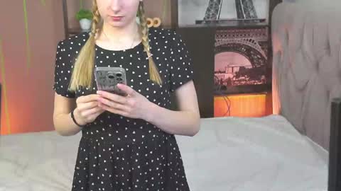 Julia online show from February 6, 2025, 2:26 pm