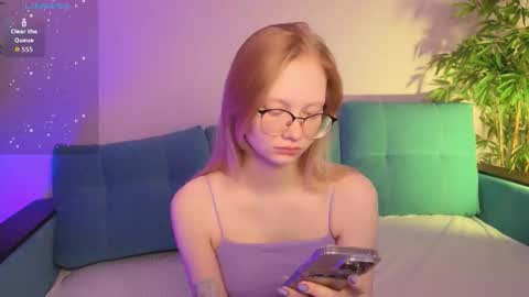 Julia online show from November 8, 2025, 2:45 am