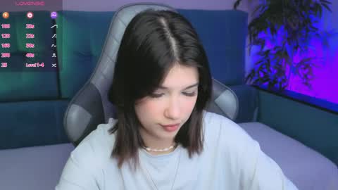 Julia online show from May 19, 2026, 3:35 am