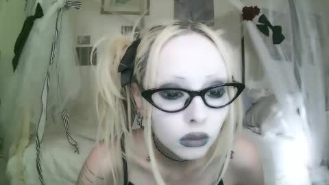 Snapshot of bl0odsyring3 chatting on February 20, 2026, 10:21 pm vampire fang online show from February 20, 2026, 10:21 pm