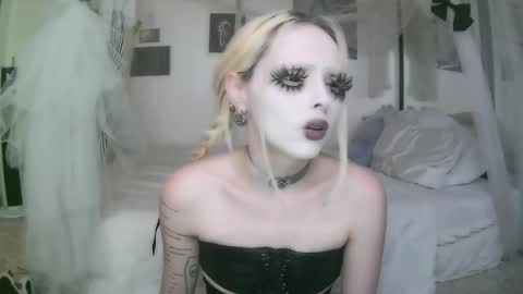 vampire fang  online show from March 13, 2026, 6:25 pm