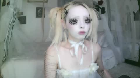 vampire fang  online show from March 19, 2026, 5:50 pm