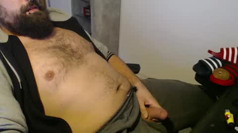 Snapshot of black_beard_slides chatting on November 24, 2025, 1:27 am black_beard_slides online show from November 24, 2025, 1:27 am