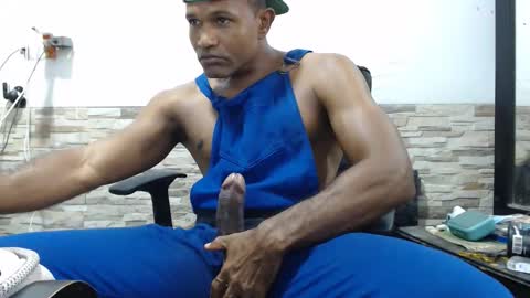 Snapshot of black_latino6 chatting on November 4, 2025, 8:19 pm black_latino6 online show from November 4, 2025, 8:19 pm