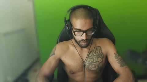 Snapshot of black_lollipop chatting on February 4, 2025, 12:51 am Master online show from February 4, 2025, 12:51 am