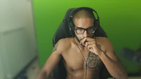 Snapshot of black_lollipop chatting on February 4, 2025, 3:54 am Master online show from February 4, 2025, 3:54 am