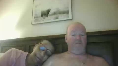 Snapshot of black_n_white4 chatting on December 11, 2024, 10:25 am black_n_white4 online show from December 11, 2024, 10:25 am
