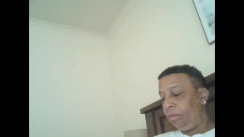 Snapshot of black_n_white4 chatting on December 22, 2024, 12:07 am black_n_white4 online show from December 22, 2024, 12:07 am