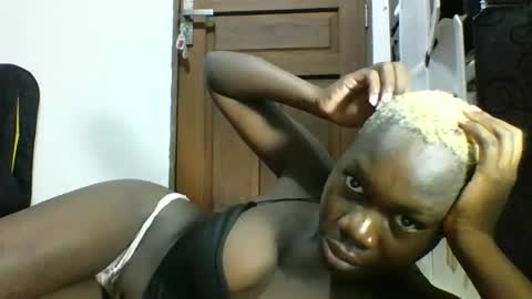 Snapshot of blackmarvel02 chatting on December 18, 2025, 1:44 am blackmarvel02 online show from December 18, 2025, 1:44 am