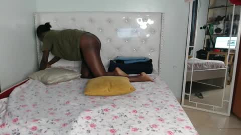 Snapshot of blackmelaninqueen chatting on October 16, 2025, 1:28 am Cleo online show from October 16, 2025, 1:28 am