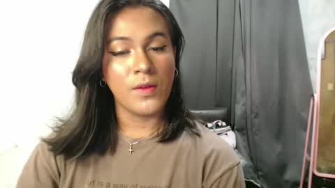 Ellez online show from September 18, 2025, 7:05 pm