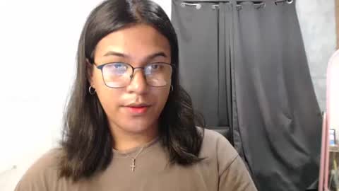 Ellez online show from October 25, 2025, 3:51 pm