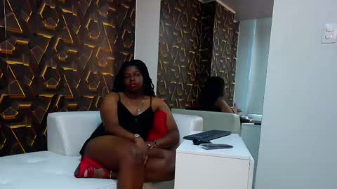 Snapshot of blackvelvet013 chatting on December 15, 2025, 1:04 pm blackvelvet013 online show from December 15, 2025, 1:04 pm