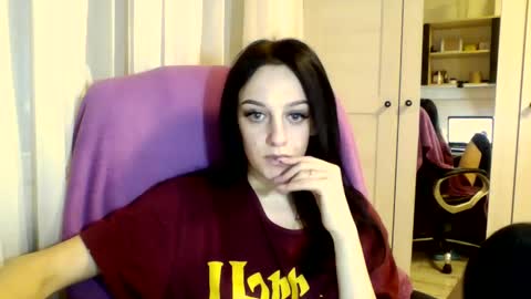 Snapshot of blacky_berry chatting on February 22, 2025, 5:02 pm Ivy online show from February 22, 2025, 5:02 pm