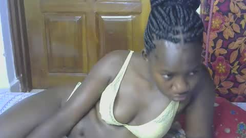 VIVIAN online show from October 17, 2025, 7:05 pm