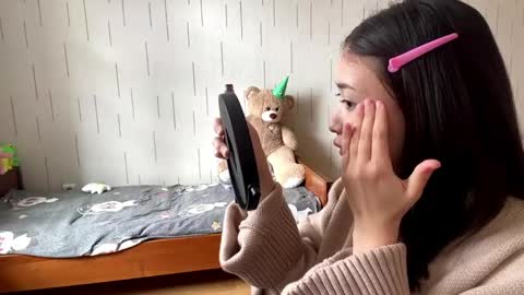 Mila online show from April 10, 2026, 9:14 am