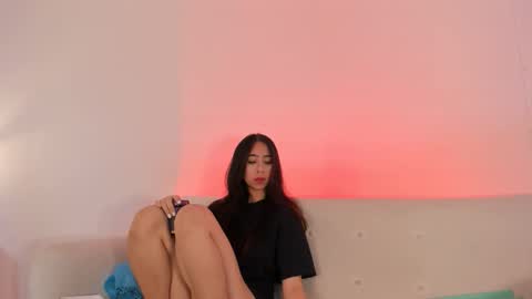  JULIE  online show from November 7, 2025, 3:06 am