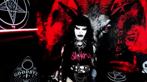 Snapshot of blasphemiangxrl chatting on January 13, 2026, 11:48 am online show from January 13, 2026, 11:48 am