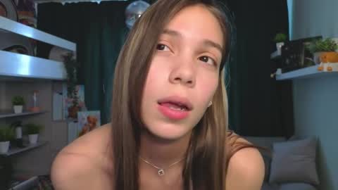 Snapshot of bless_mee chatting on May 19, 2026, 1:56 am Mia online show from May 19, 2026, 1:56 am