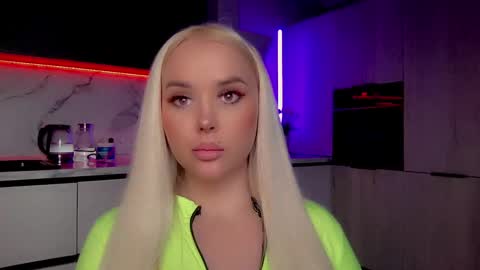 Lana online show from January 18, 2025, 6:24 am