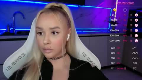 Lana online show from September 12, 2025, 4:01 am