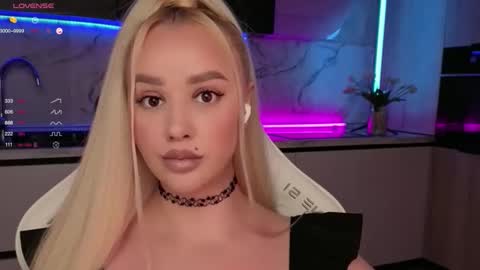 Lana online show from September 23, 2025, 11:57 am