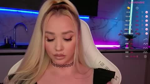 Lana online show from October 3, 2025, 8:11 am