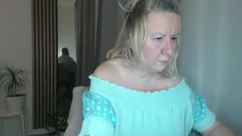 Snapshot of blonde_angel20 chatting on December 28, 2024, 4:52 pm Nicole online show from December 28, 2024, 4:52 pm