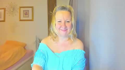 Snapshot of blonde_angel20 chatting on December 29, 2024, 7:22 pm Nicole online show from December 29, 2024, 7:22 pm